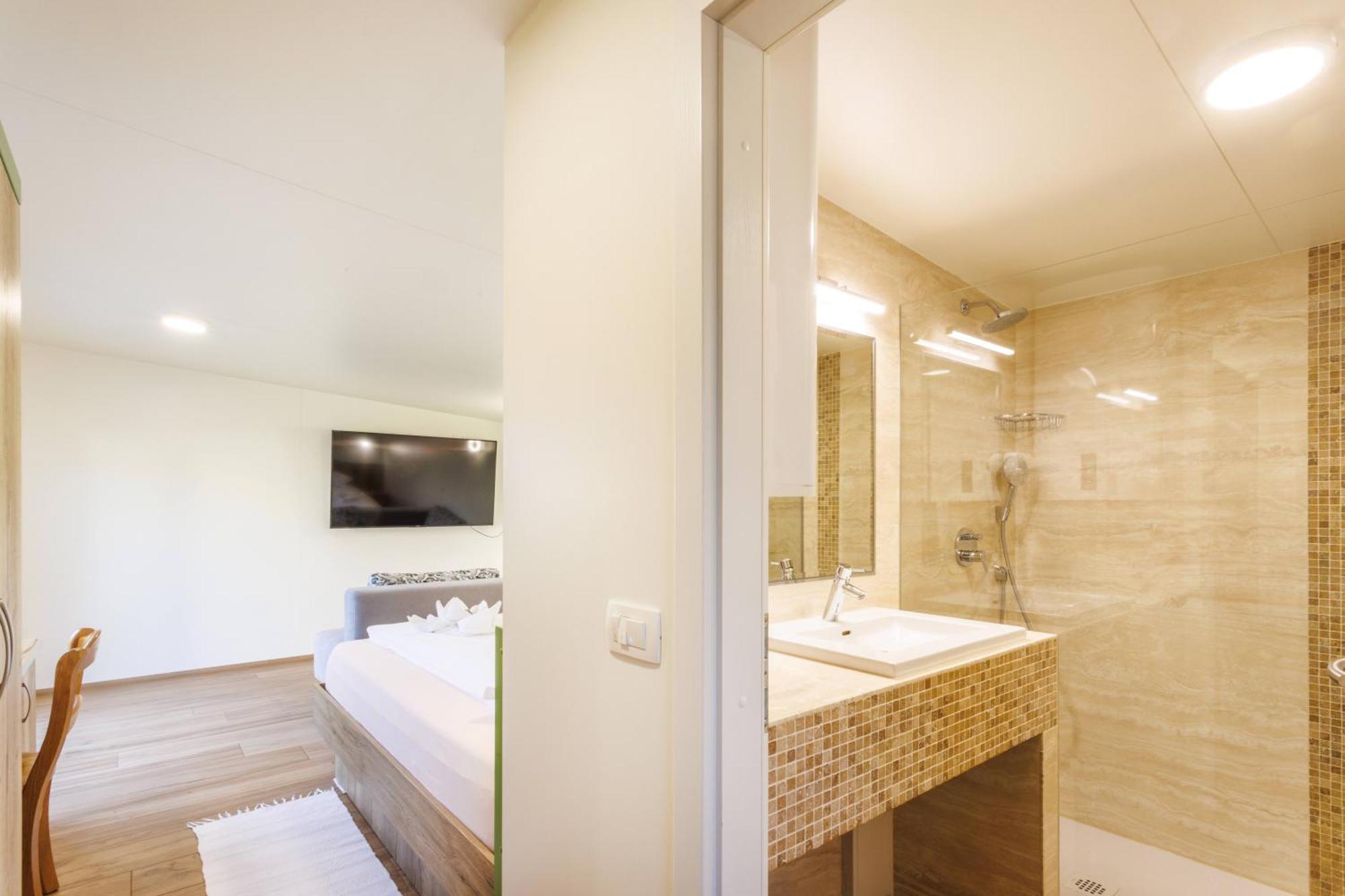 Mobile House Vegov Hram Hotel Dol pri Ljubljani Buitenkant foto