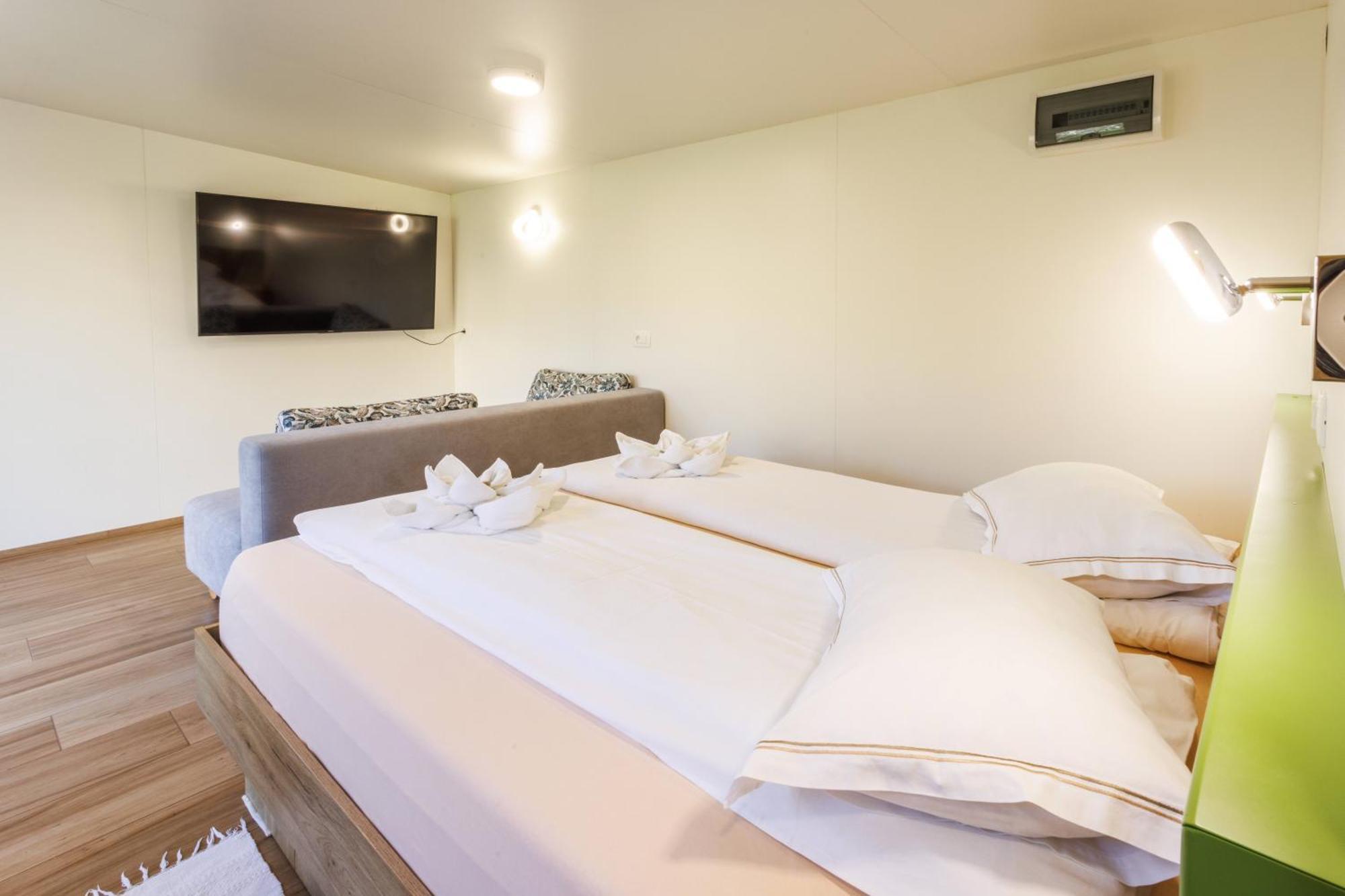 Mobile House Vegov Hram Hotel Dol pri Ljubljani Buitenkant foto