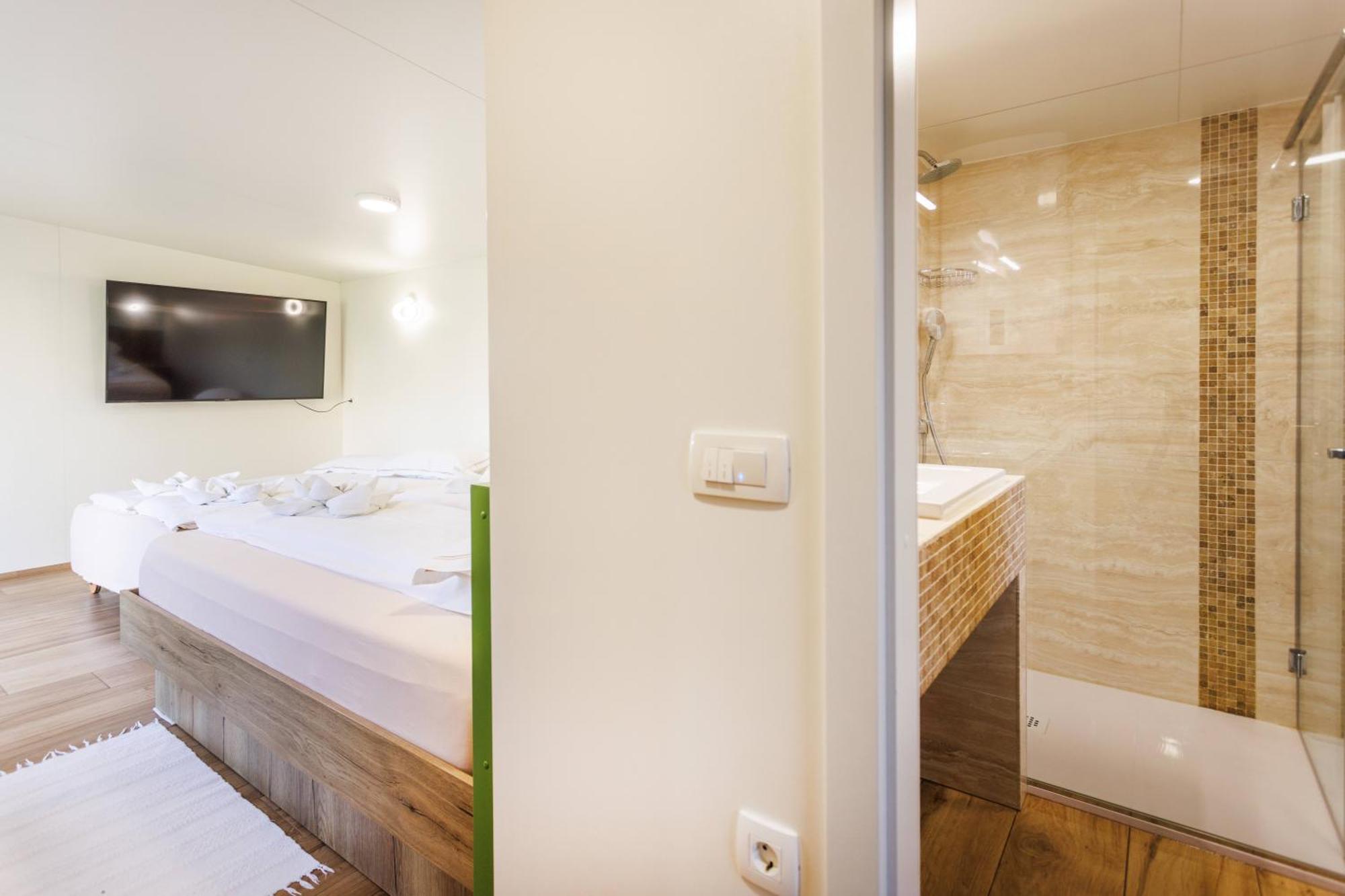 Mobile House Vegov Hram Hotel Dol pri Ljubljani Buitenkant foto